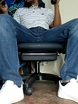 Snapshot of Bosssweet22cm chatting on 11-25-25, 11:32 Bosssweet22cm online show from 11-25-25, 11:32