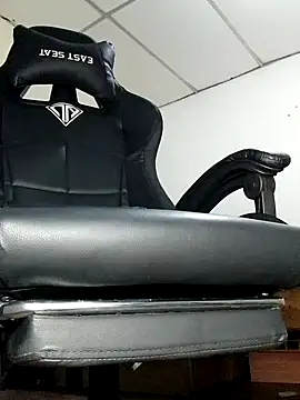 Snapshot of Bosssweet22cm chatting on 12-16-25, 04:06 Bosssweet22cm online show from 12-16-25, 04:06