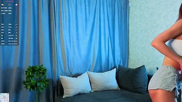 Snapshot of FloraNesli chatting on 01-15-26, 06:29 FloraNesli online show from 01-15-26, 06:29