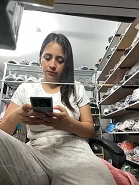 Snapshot of GiaDuque chatting on 10-28-25, 11:14 GiaDuque online show from 10-28-25, 11:14