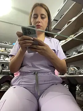 Snapshot of GiaDuque chatting on 01-08-26, 11:34 GiaDuque online show from 01-08-26, 11:34