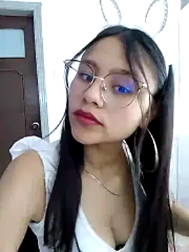 Snapshot of SofieLove_01 chatting on 10-17-25, 09:50 SofieLove 01 online show from 10-17-25, 09:50