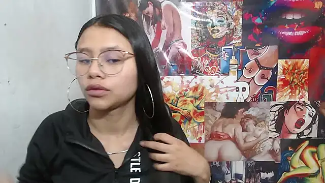 Snapshot of SofieLove_01 chatting on 10-19-25, 08:26 SofieLove 01 online show from 10-19-25, 08:26