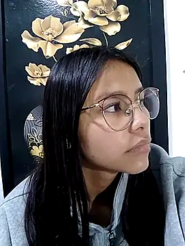 Snapshot of SofieLove_01 chatting on 12-17-25, 08:53 SofieLove 01 online show from 12-17-25, 08:53