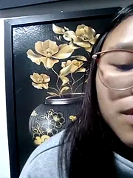 Snapshot of SofieLove_01 chatting on 12-22-25, 08:33 SofieLove 01 online show from 12-22-25, 08:33