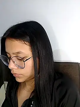 Snapshot of SofieLove_01 chatting on 03-06-26, 04:53 SofieLove 01 online show from 03-06-26, 04:53