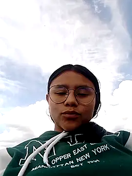 Snapshot of SofieLove_01 chatting on 03-14-26, 08:47 SofieLove 01 online show from 03-14-26, 08:47