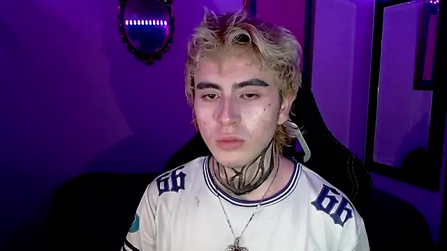 Snapshot of DanteObscuro chatting on 11-16-25, 02:39 DanteObscuro online show from 11-16-25, 02:39