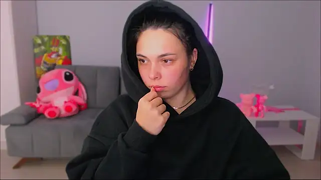 queenofthesense  online show from 10-13-25, 03:01