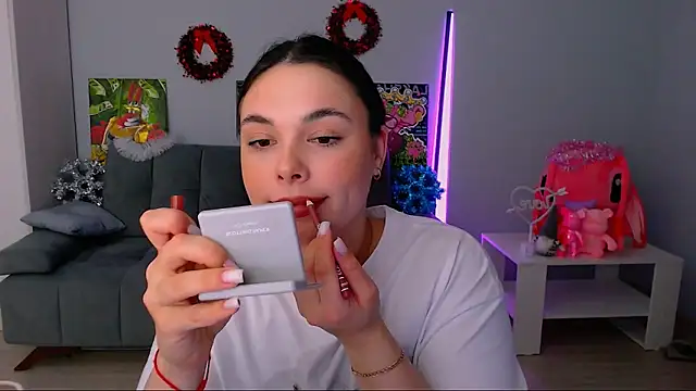 queenofthesense  online show from 12-17-25, 09:26