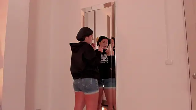 Rachell Jamess online show from 09-28-25, 01:44