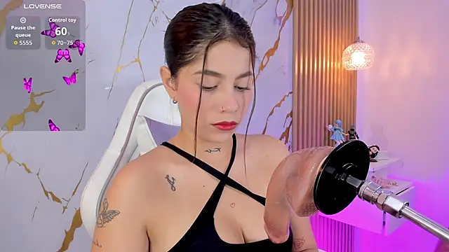 alissaowens  online show from 11-30-25, 06:45