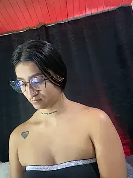 EVAH LEE  online show from 10-31-25, 03:51