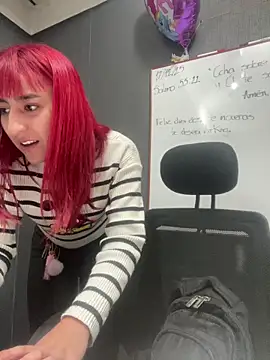 Snapshot of JuliethaDemon_ chatting on 12-17-25, 12:33 JuliethaDemon online show from 12-17-25, 12:33