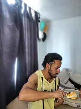 Snapshot of Andrusex100 chatting on 04-05-26, 09:01 Andrusex100 online show from 04-05-26, 09:01