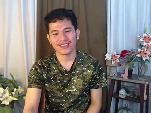 Snapshot of master_kent chatting on 12-17-25, 11:05 master kent online show from 12-17-25, 11:05