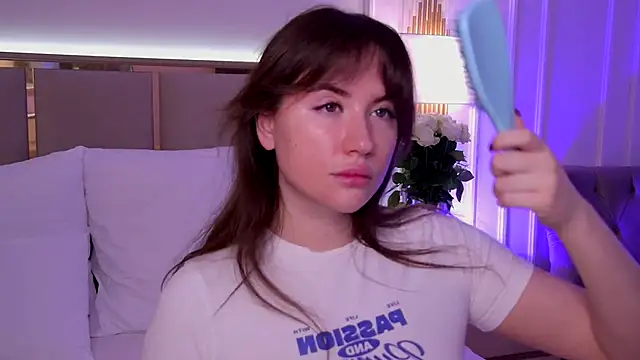 MeganStrain online show from 09-18-25, 03:19