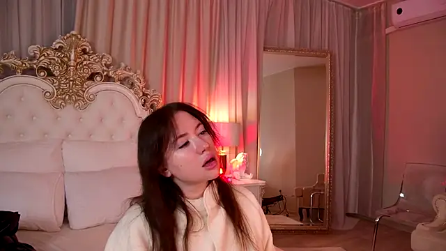 MeganStrain online show from 12-17-25, 03:23