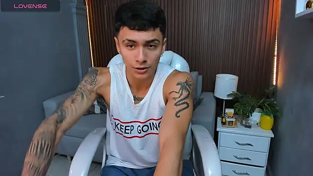 Leo santoro online show from 11-24-25, 01:55