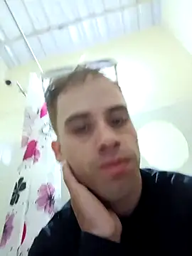 Snapshot of alex-golden chatting on 03-26-26, 12:11 alex-golden online show from 03-26-26, 12:11