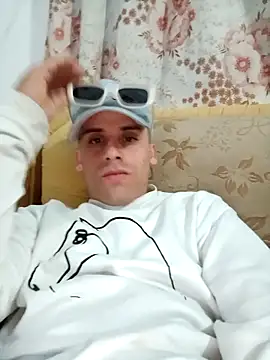 Snapshot of alex-golden chatting on 03-31-26, 12:45 alex-golden online show from 03-31-26, 12:45