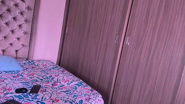 Snapshot of dreamsussi chatting on 01-14-26, 06:57 dreamsussi online show from 01-14-26, 06:57