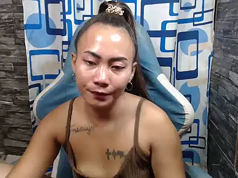 Snapshot of joanpetite chatting on 05-06-26, 11:32 joanpetite online show from 05-06-26, 11:32