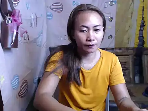 Snapshot of joanpetite chatting on 05-27-26, 01:57 joanpetite online show from 05-27-26, 01:57