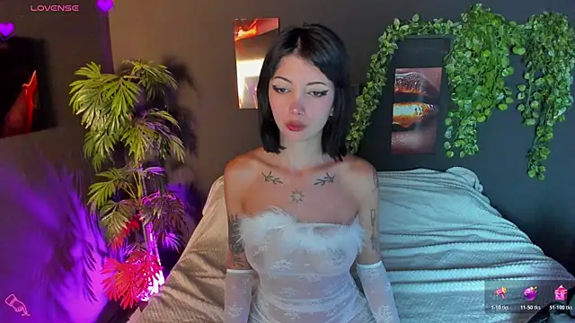 Evelyn Russoo online show from 10-18-25, 01:56