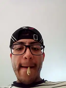 Snapshot of Jaleale33 chatting on 11-26-25, 04:08 Jaleale33 online show from 11-26-25, 04:08