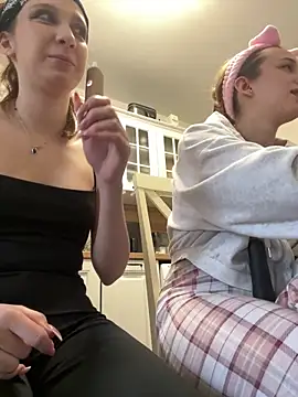 Snapshot of yourfavpsy_ chatting on 03-27-26, 01:11 yourfavpsy online show from 03-27-26, 01:11