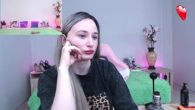 Snapshot of AliceMooreXO chatting on 09-25-25, 07:23 AliceMooreXO online show from 09-25-25, 07:23