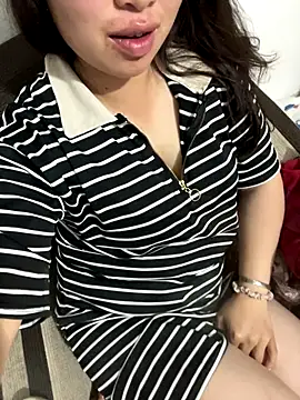 Nhung584 online show from 10-29-25, 01:13