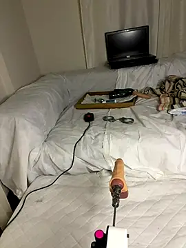 Ozge-SluttyScream69 online show from 11-26-25, 09:49