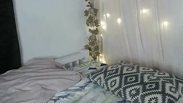 Snapshot of lishainparis18 chatting on 10-07-25, 08:22 lishainparis18 online show from 10-07-25, 08:22