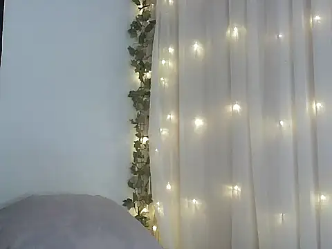 lishainparis18 online show from 11-22-25, 07:35