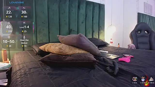 Snapshot of PaulinaGame chatting on 12-02-25, 08:04 PaulinaGame online show from 12-02-25, 08:04