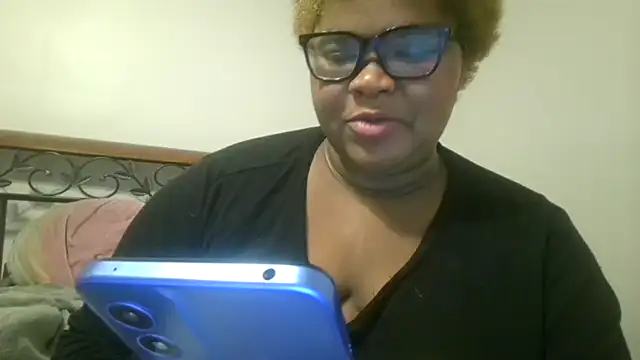 Snapshot of techprincessxx chatting on 11-09-25, 03:43 techprincessxx online show from 11-09-25, 03:43