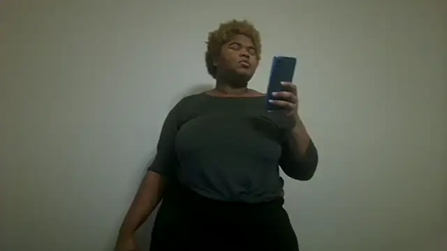 Snapshot of techprincessxx chatting on 11-14-25, 05:17 techprincessxx online show from 11-14-25, 05:17