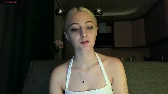 Snapshot of white_liillyy chatting on 09-25-25, 10:02 white liillyy online show from 09-25-25, 10:02