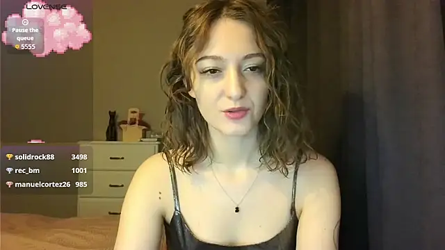 Snapshot of white_liillyy chatting on 12-18-25, 10:49 white liillyy online show from 12-18-25, 10:49