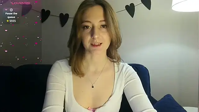 Snapshot of white_liillyy chatting on 02-14-26, 09:22 white liillyy online show from 02-14-26, 09:22