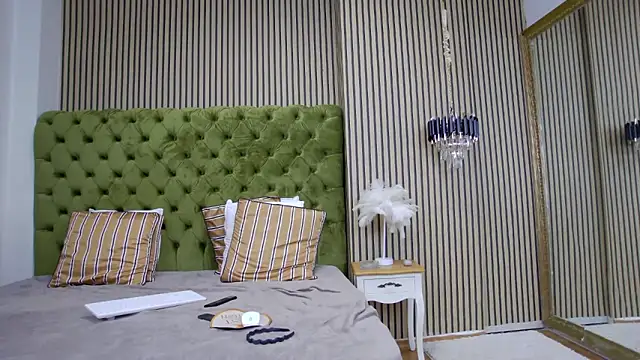 Snapshot of LunaHart chatting on 10-22-25, 06:51 LunaHart online show from 10-22-25, 06:51