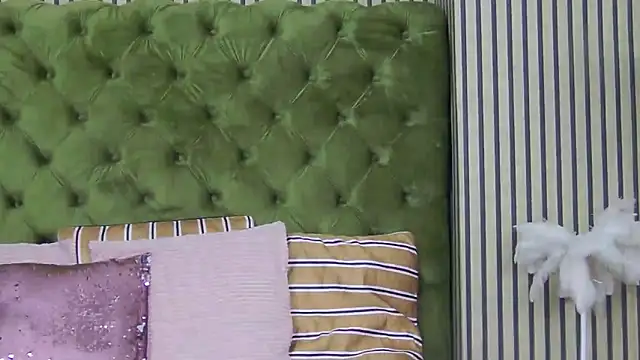 Snapshot of LunaHart chatting on 11-17-25, 08:03 LunaHart online show from 11-17-25, 08:03