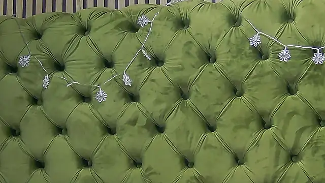 Snapshot of LunaHart chatting on 01-15-26, 01:48 LunaHart online show from 01-15-26, 01:48