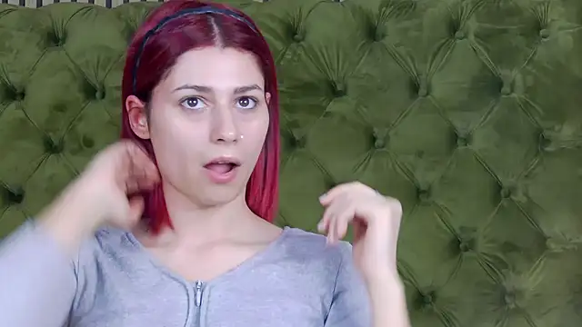 Snapshot of LunaHart chatting on 02-25-26, 05:28 LunaHart online show from 02-25-26, 05:28