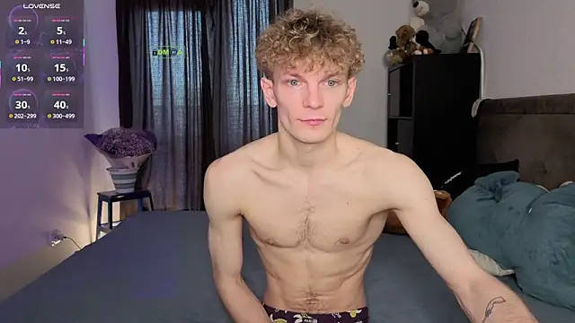 Snapshot of adam_chris chatting on 10-21-25, 09:10 adam chris online show from 10-21-25, 09:10