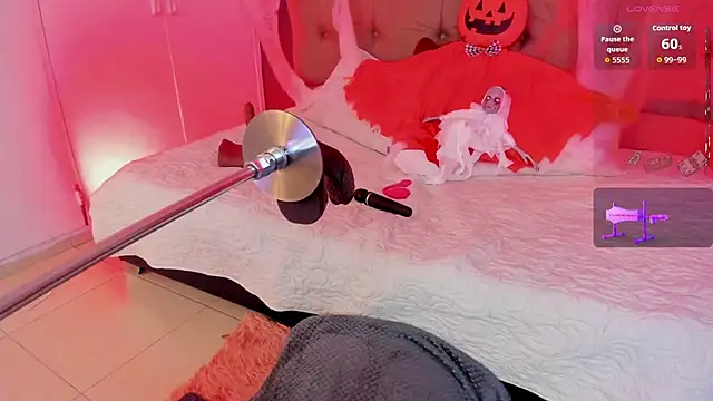 Snapshot of Karol_Pagee chatting on 10-17-25, 04:04 Karol Pagee online show from 10-17-25, 04:04