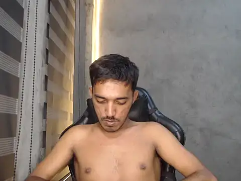 Snapshot of RowyCam chatting on 09-10-25, 02:39 RowyCam online show from 09-10-25, 02:39