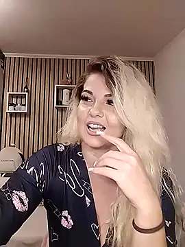 Snapshot of Mayaaaaaa_ chatting on 11-21-25, 09:24 Mayaaaaaa online show from 11-21-25, 09:24